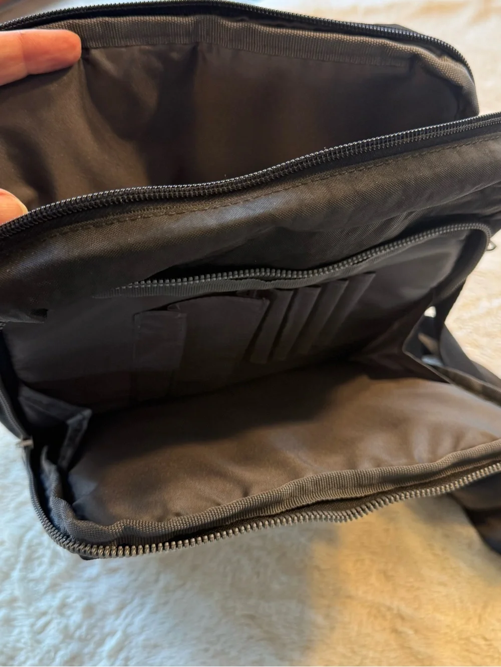 Brookstone Sling Shoulder Messenger Bag Black Unisex Cross Body Travel Commuter